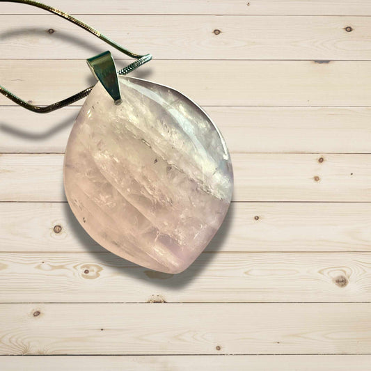 Pendentif Quartz rose – La Gardienne du Coeur