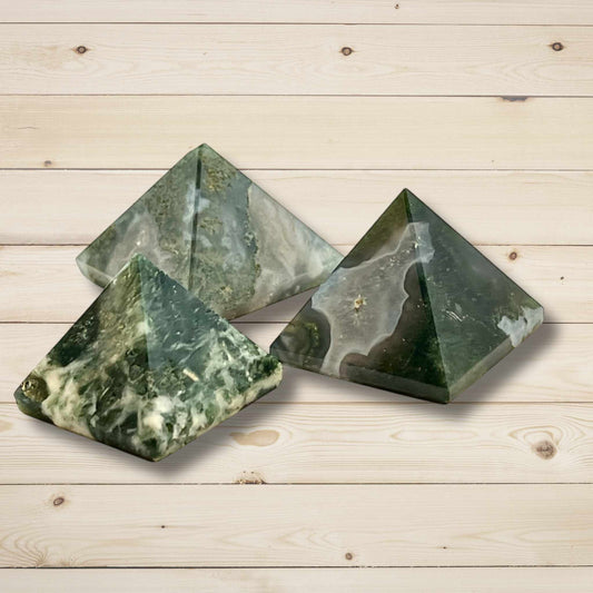 Pyramide 15 mm en Agate Mousse – Nature & Bonheur